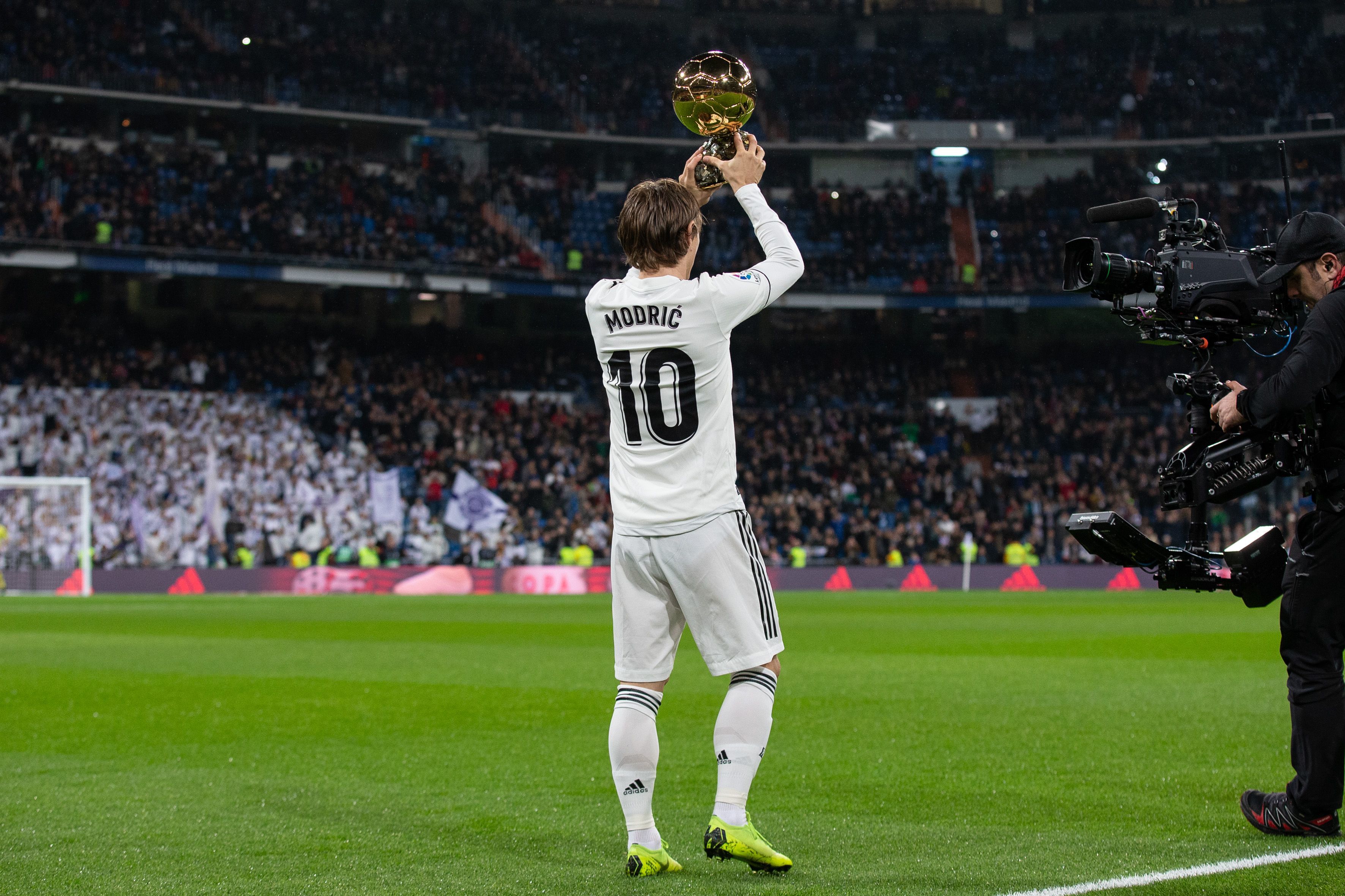 湖人vs公牛：詹姆斯冲击42000分里程碑，东皇组合志在复仇，屠戮公牛？