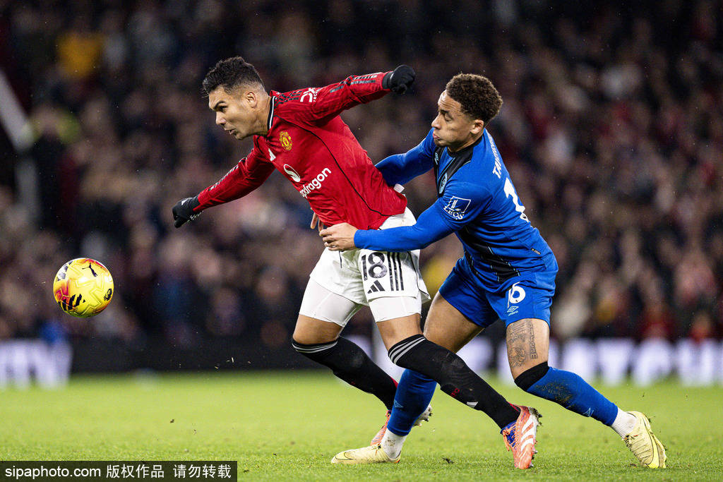 @SkySportDE 🏴󠁧󠁢󠁥󠁮󠁧󠁿 来源：天空体育德国记者 Plettenberg🚨🔵 突发消息 ｜ 利亚姆·罗森尼尔距成为切尔西新帅仅一步之遥。