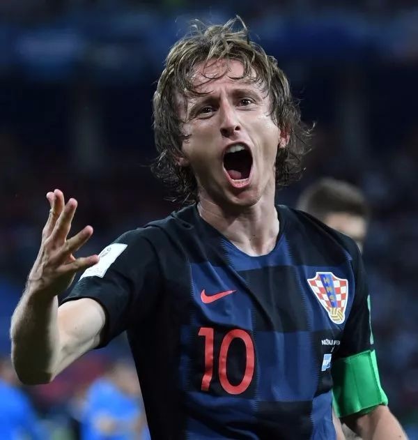 巴萨vs法兰克福首发：亚马尔、莱万出战，拉什福德替补