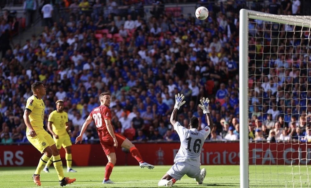 博弈的终点是克制，人生的赢家是离桌。（博弈的归宿是克制，人生的胜局在于离场）