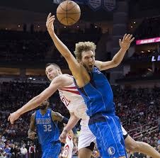 兰迪·强森在比赛中击中飞鸟的意外，成为棒球史上流传最广的画面